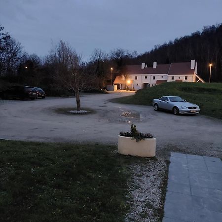 La Chambre Et Le Studio Du Chateau Du Golf De Bernalmont Λιέγη Εξωτερικό φωτογραφία